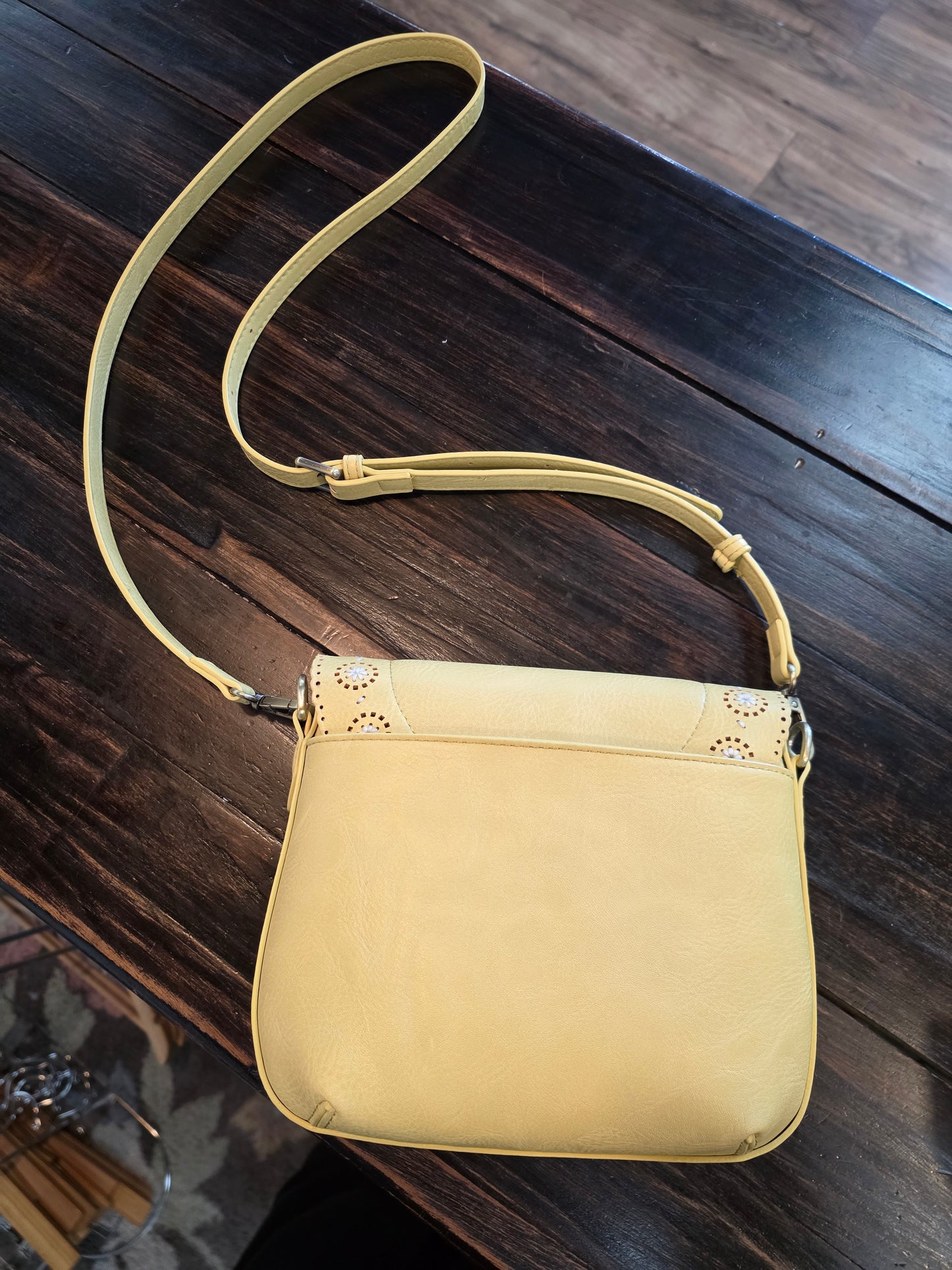 Daisy Flap Crossbody
