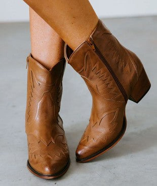 Western Cowgirl Pointy Boots