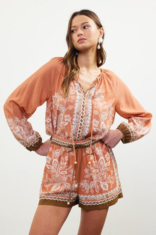Chic Border Top