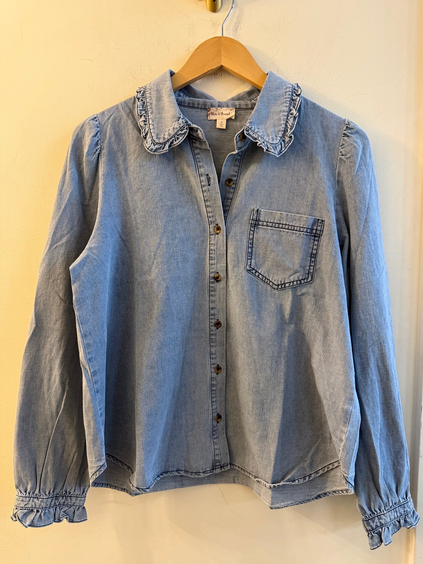 Frill Edge Collar